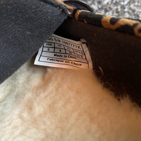 Like new Cheetah print Ugg Moccasins - Picture 8 of 10